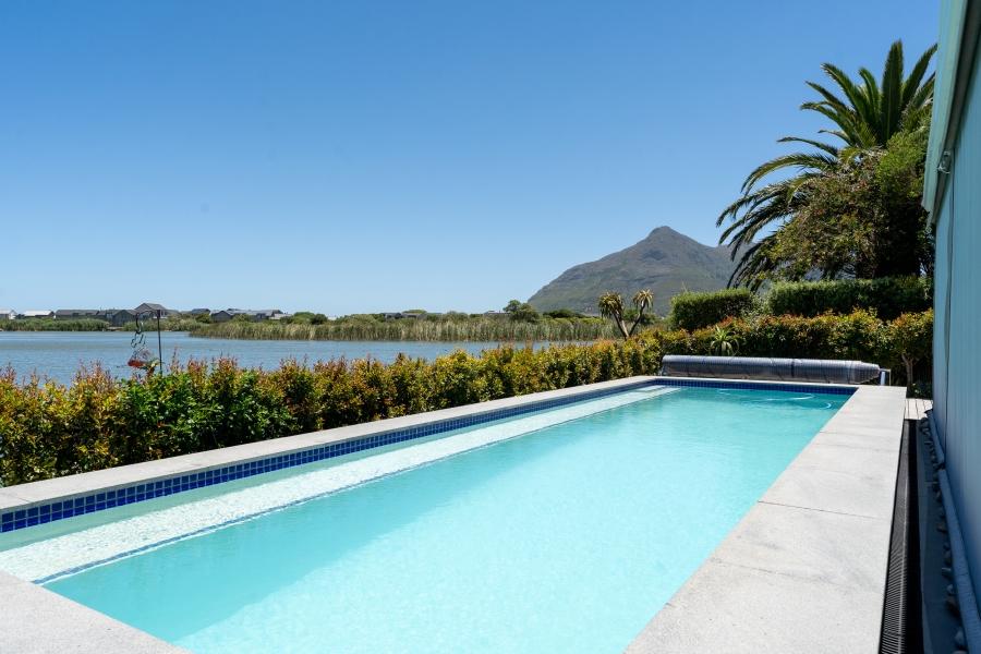 3 Bedroom Property for Sale in Lake Michelle Western Cape